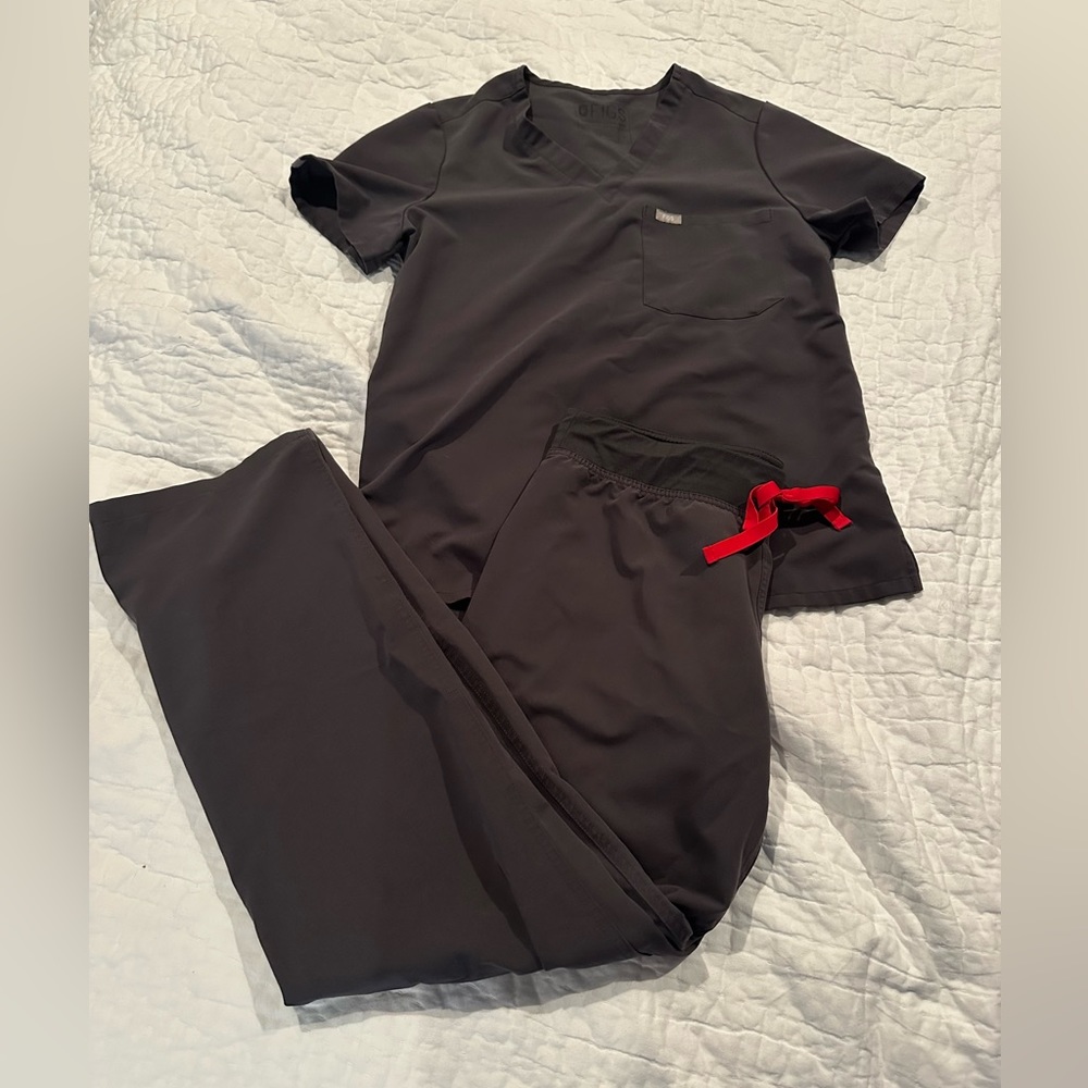 FIGS dark gray scrub set, s top, m bottoms
